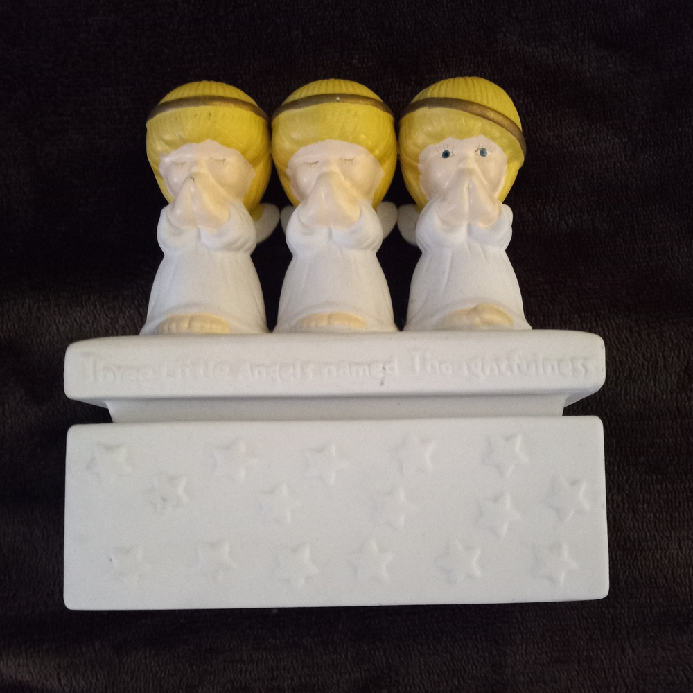 Charming Angel Figurine Decor - White and Yellow
